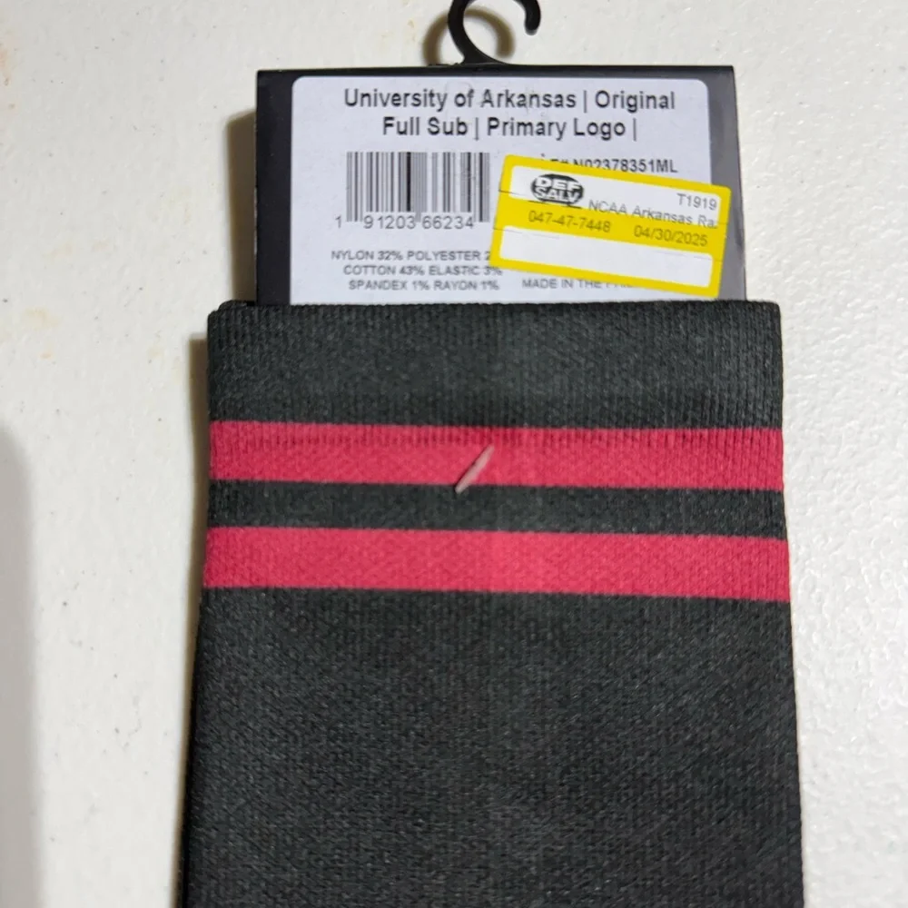 Strideline University of Arkansas crew socks‎